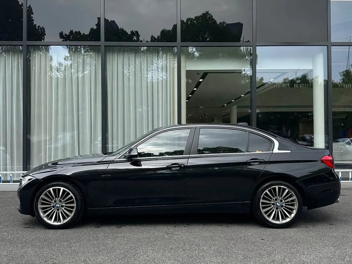 BMW 3 Series 2019 — Фото 3/13