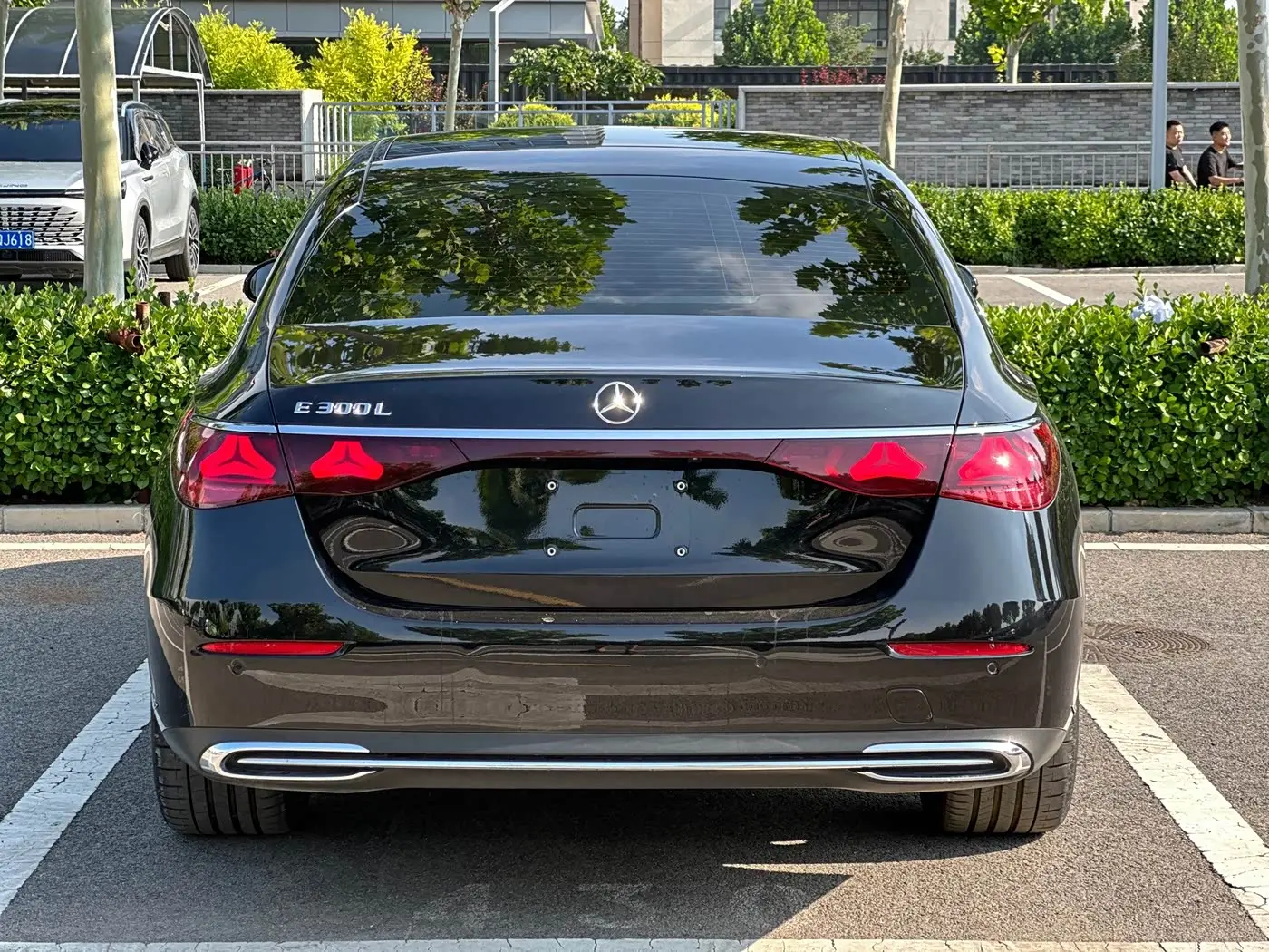 Mercedes-Benz E-Class 2024 — Şəkil 4/11
