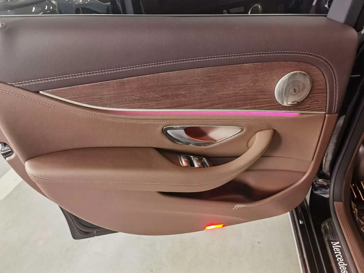 Mercedes-Benz E-Class 2022 — Photo 14/20
