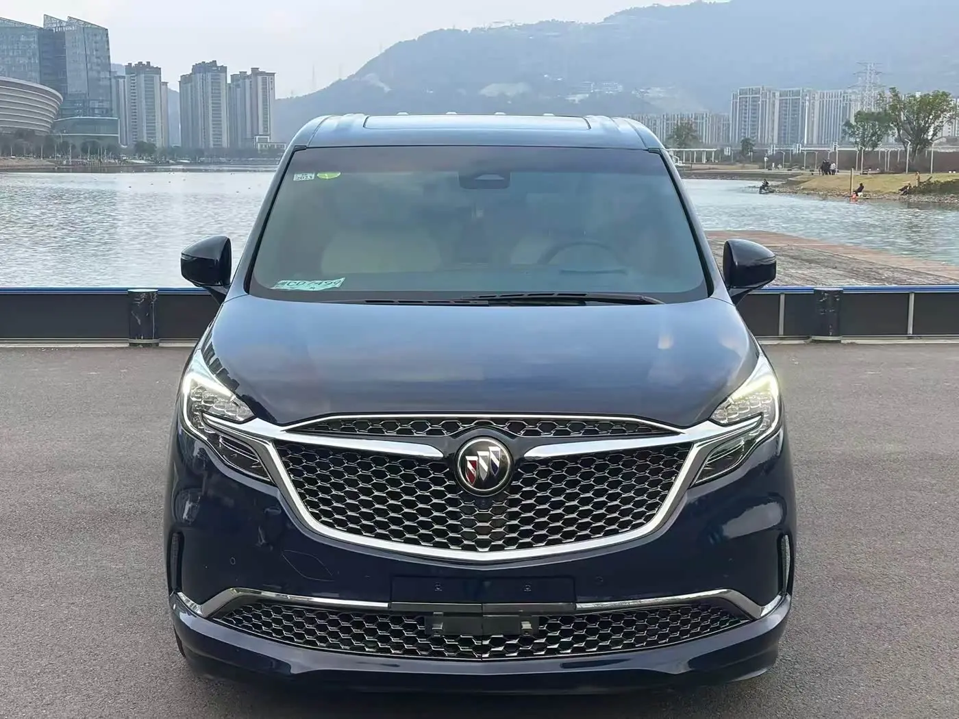 Buick GL8 2021 — Photo 2/10