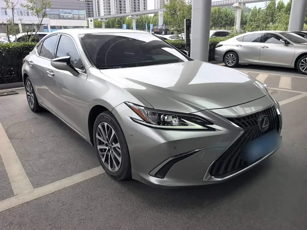 Lexus ES 2021 — Photo 4/20