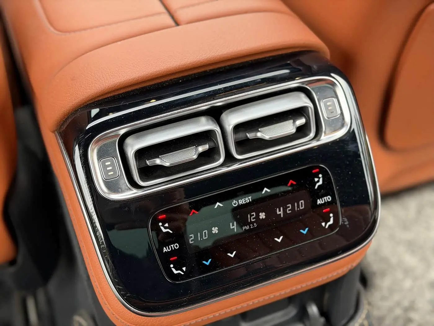 Mercedes-Benz S-Class 2022 — Photo 12/18