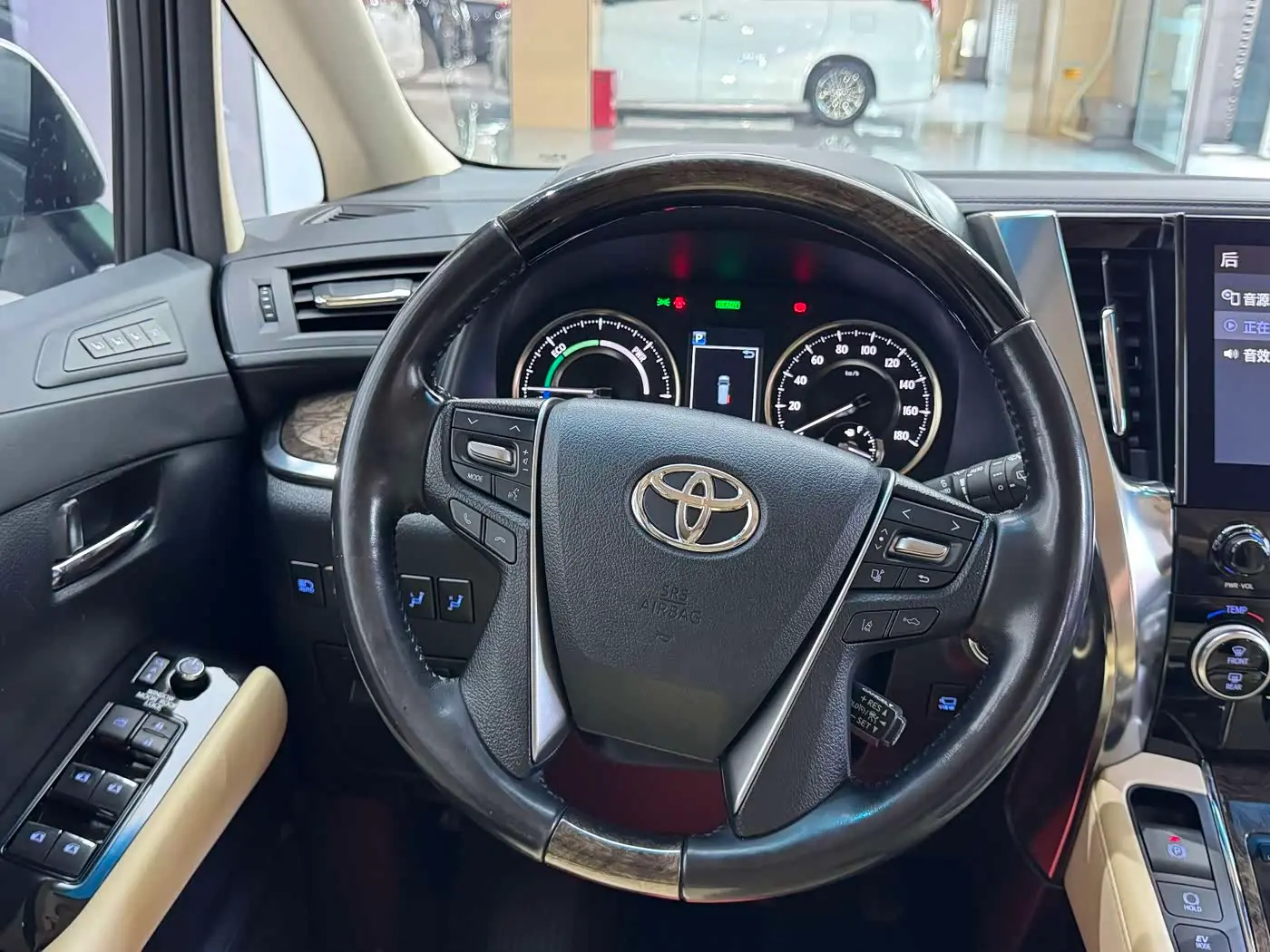 Toyota Alphard 2020 — Photo 15/20