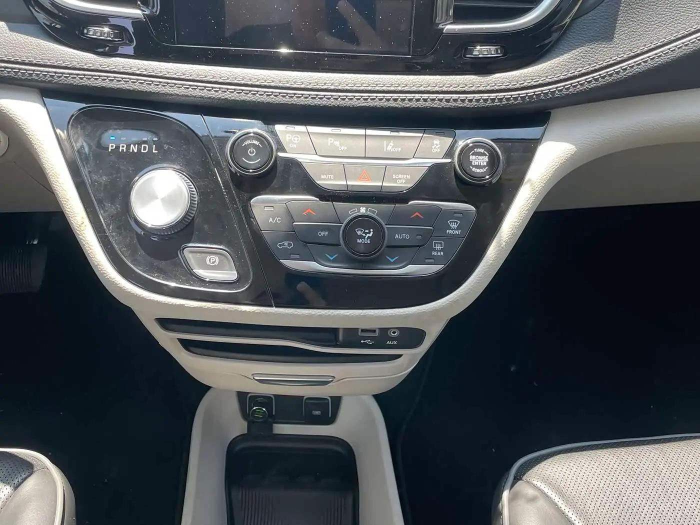 Chrysler Grand Caravan PHEV 2025 — Photo 13/16