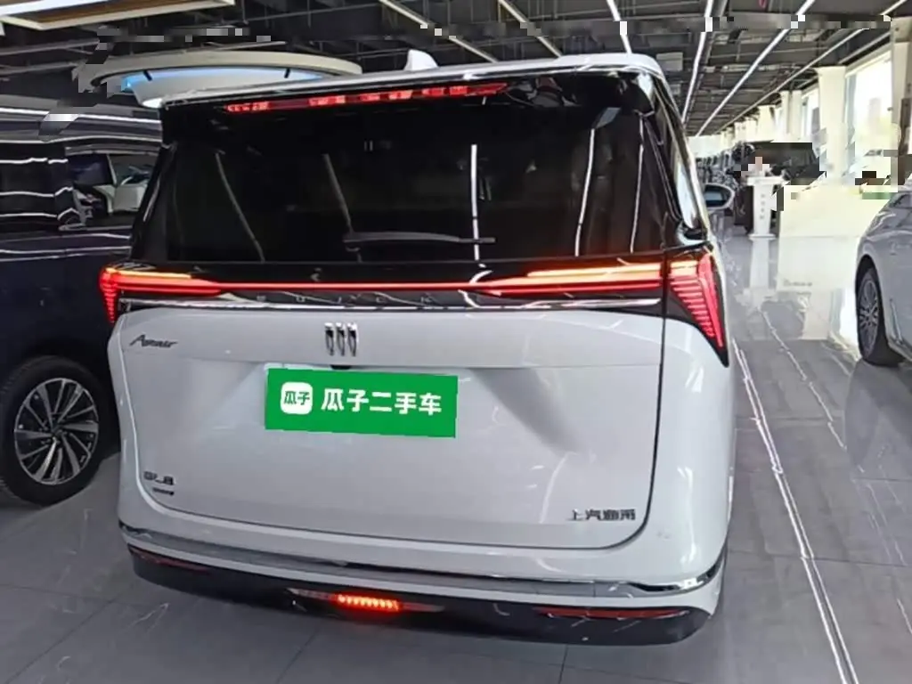 Buick GL8 New Energy 2025 — Фото 6/20
