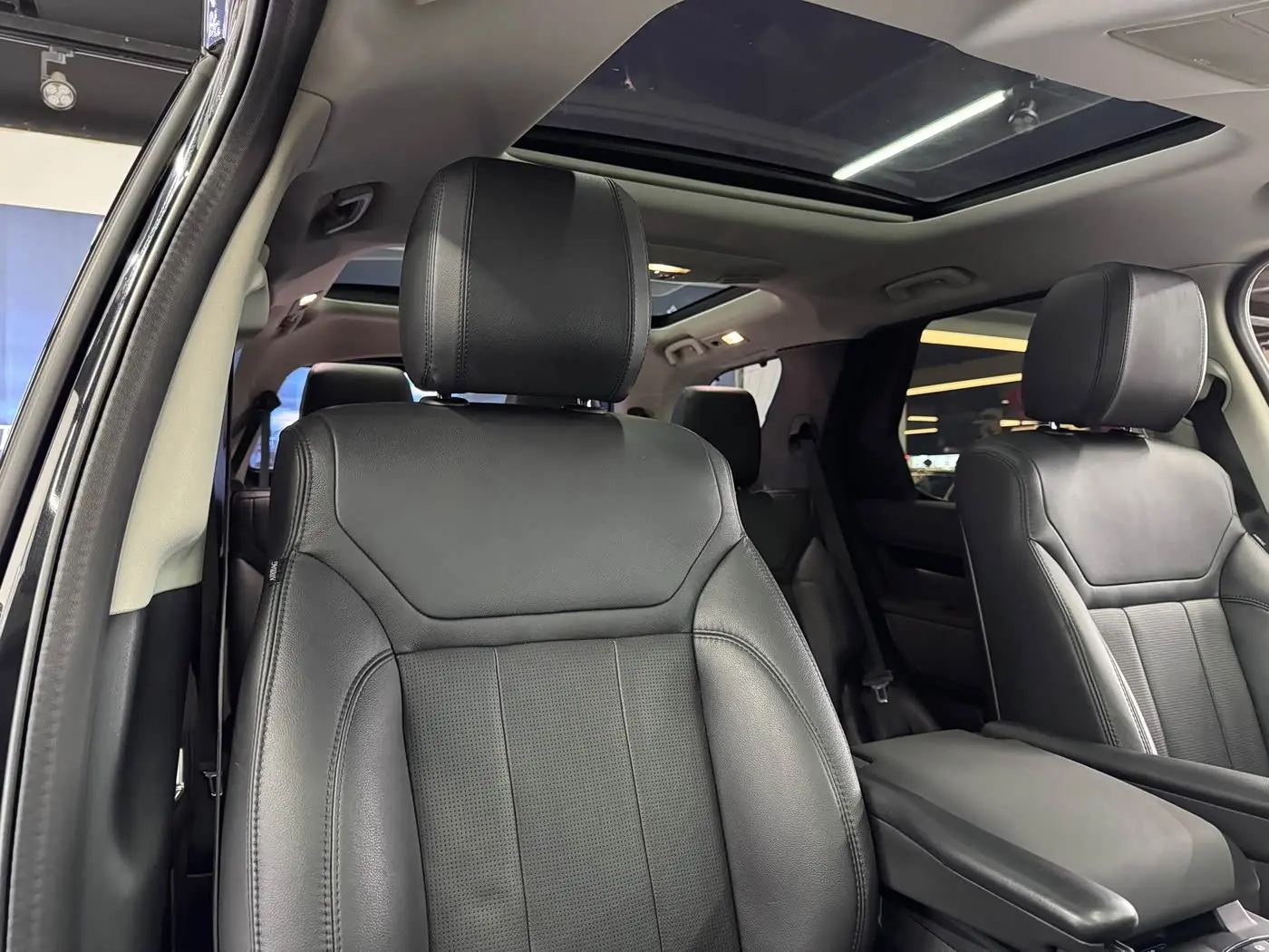 Land Rover Discovery 2020 — Photo 11/15