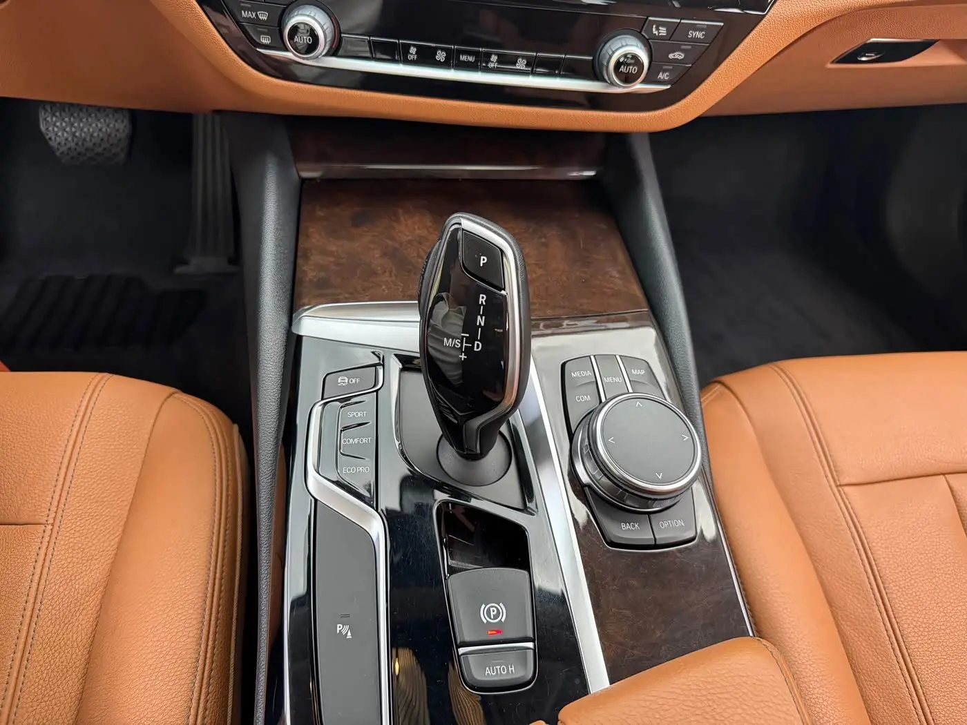 BMW 5 Series 2018 — Фото 13/20