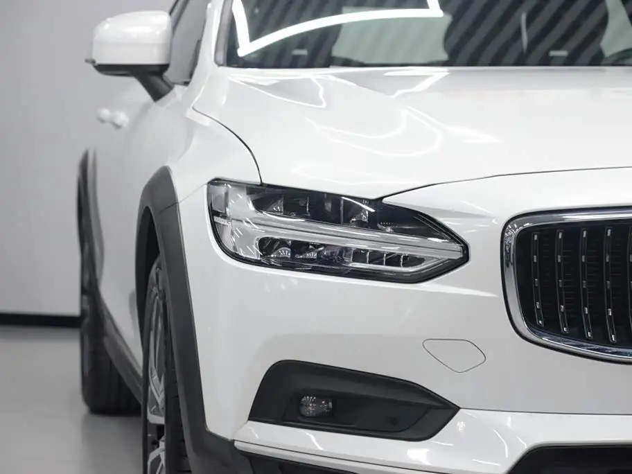 Volvo V90 2023 — Photo 4/20