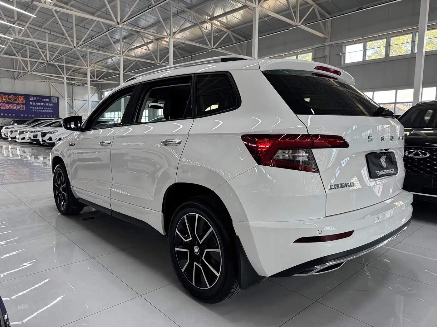 Škoda Karoq 2023 — Фото 6/16