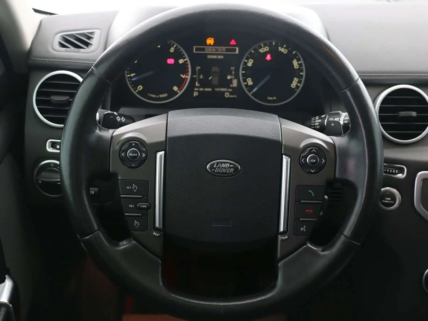 Land Rover Discovery 2016 — Photo 13/16