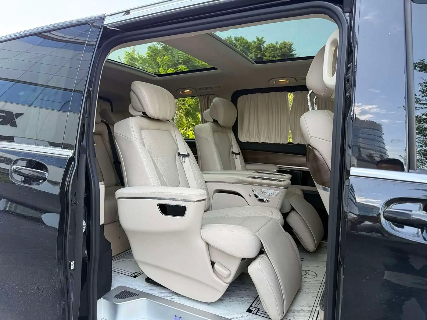 Mercedes-Benz V-Class 2023 — Şəkil 12/19