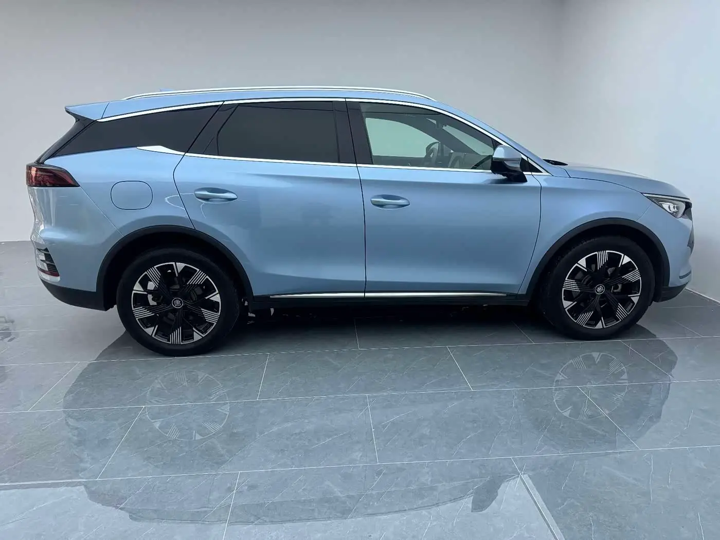 BYD Tang New Energy 2024 — Фото 12/20