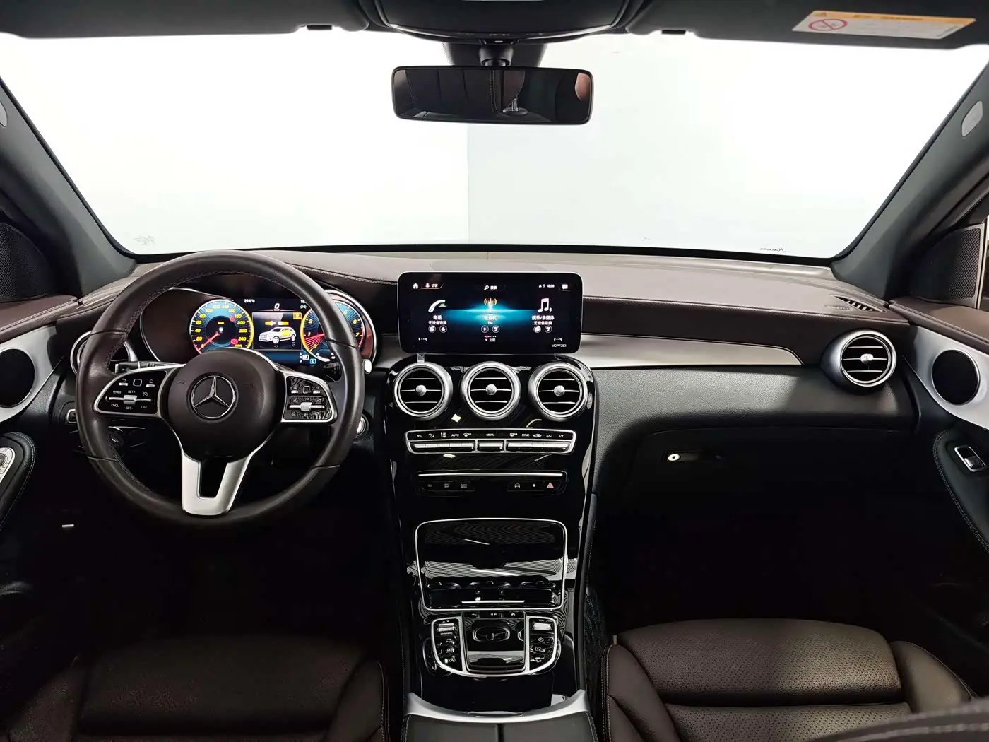 Mercedes-Benz GLC 2021 — Photo 8/16