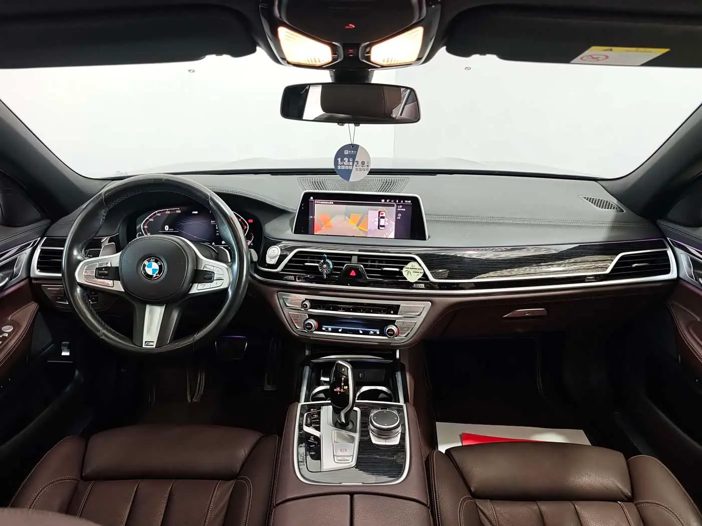 BMW 7 Series 2019 — Photo 8/16