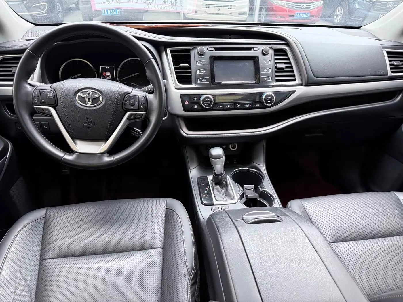 Toyota Highlander 2019 — Photo 13/20