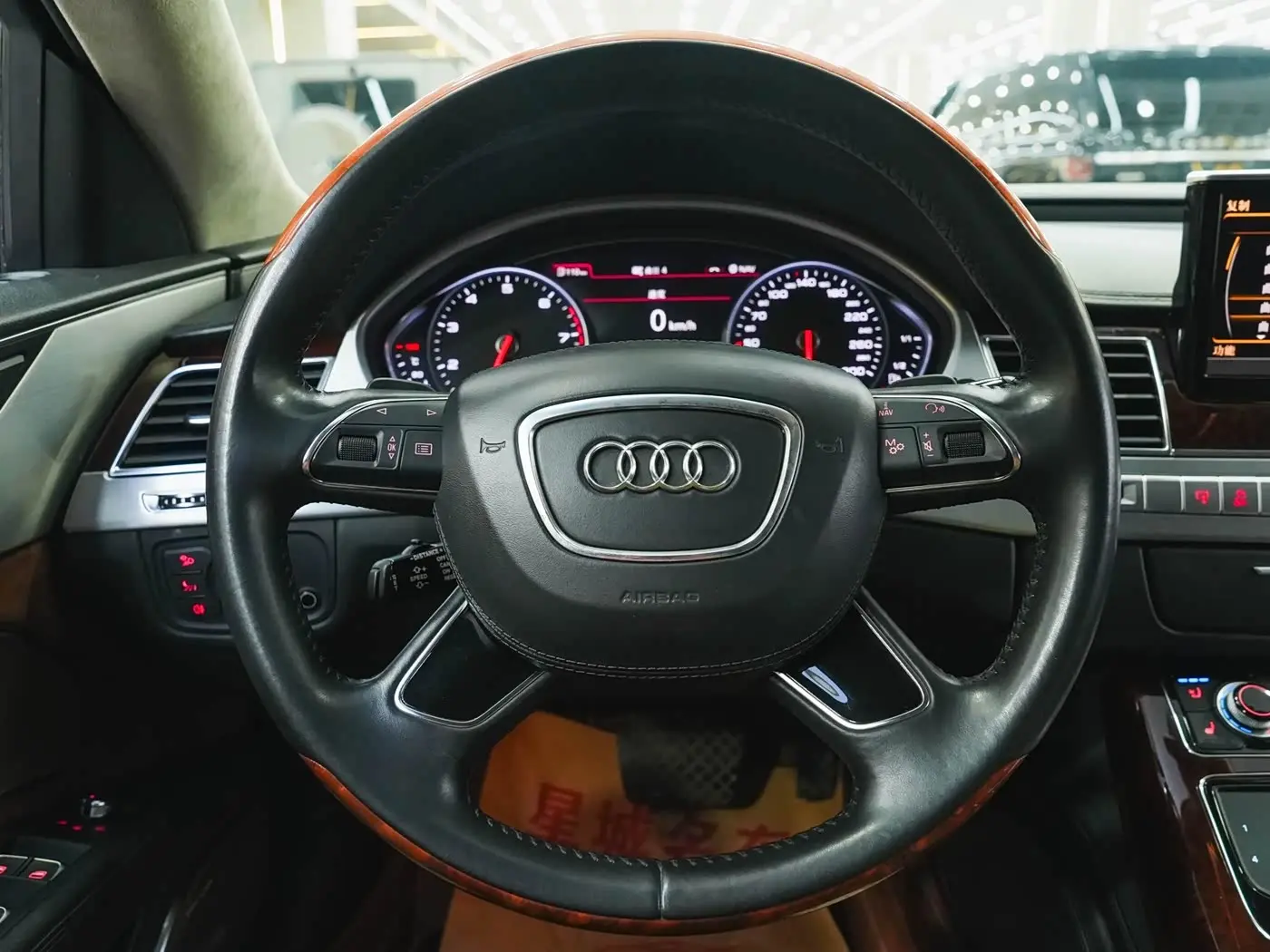 Audi A8 2012 — Şəkil 17/20