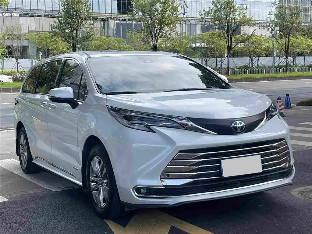 Toyota Sienna 2023 — Фото 3/20