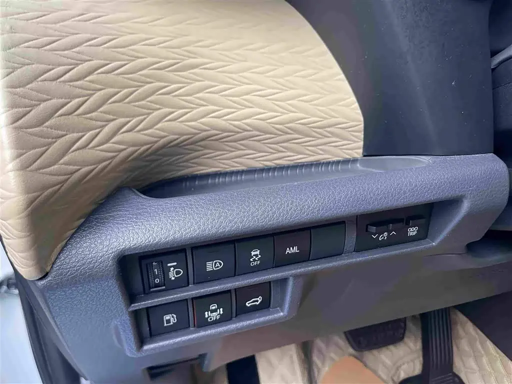 Toyota Sienna 2023 — Фото 16/20