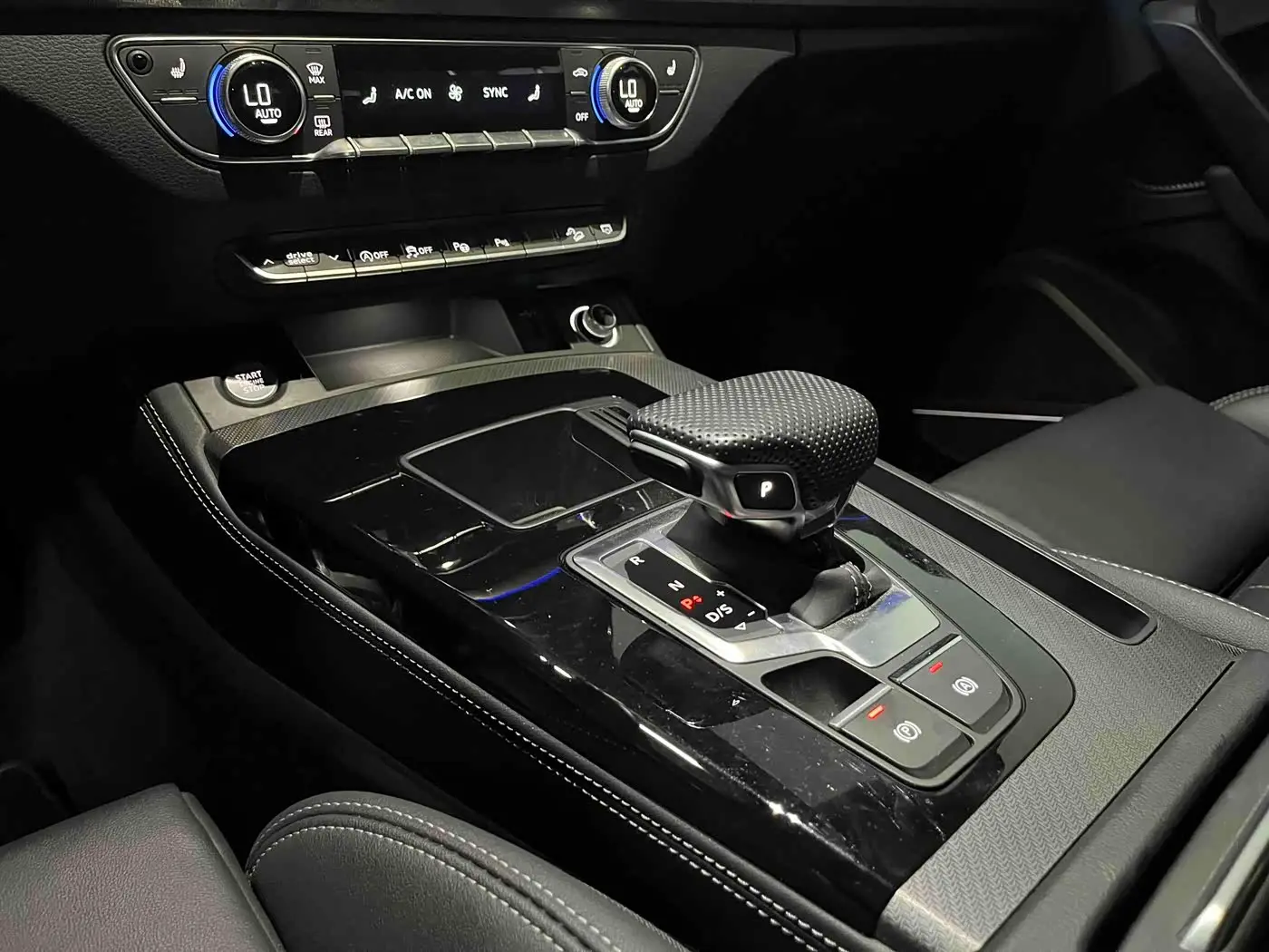 Audi Q5L 2024 — Photo 6/16