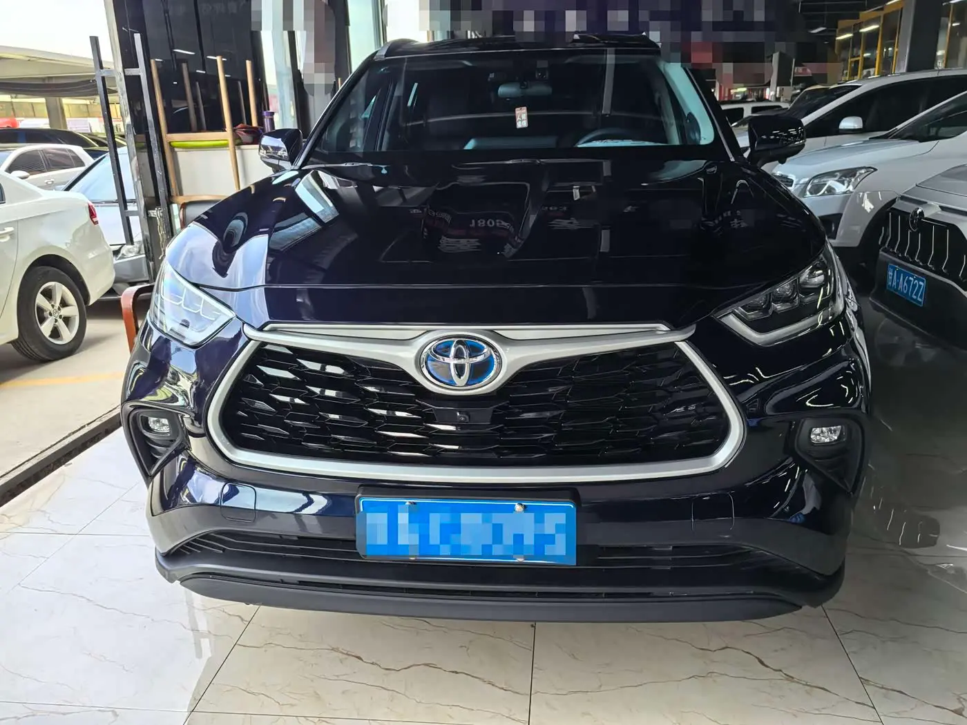 Toyota Highlander 2022 — Photo 2/10