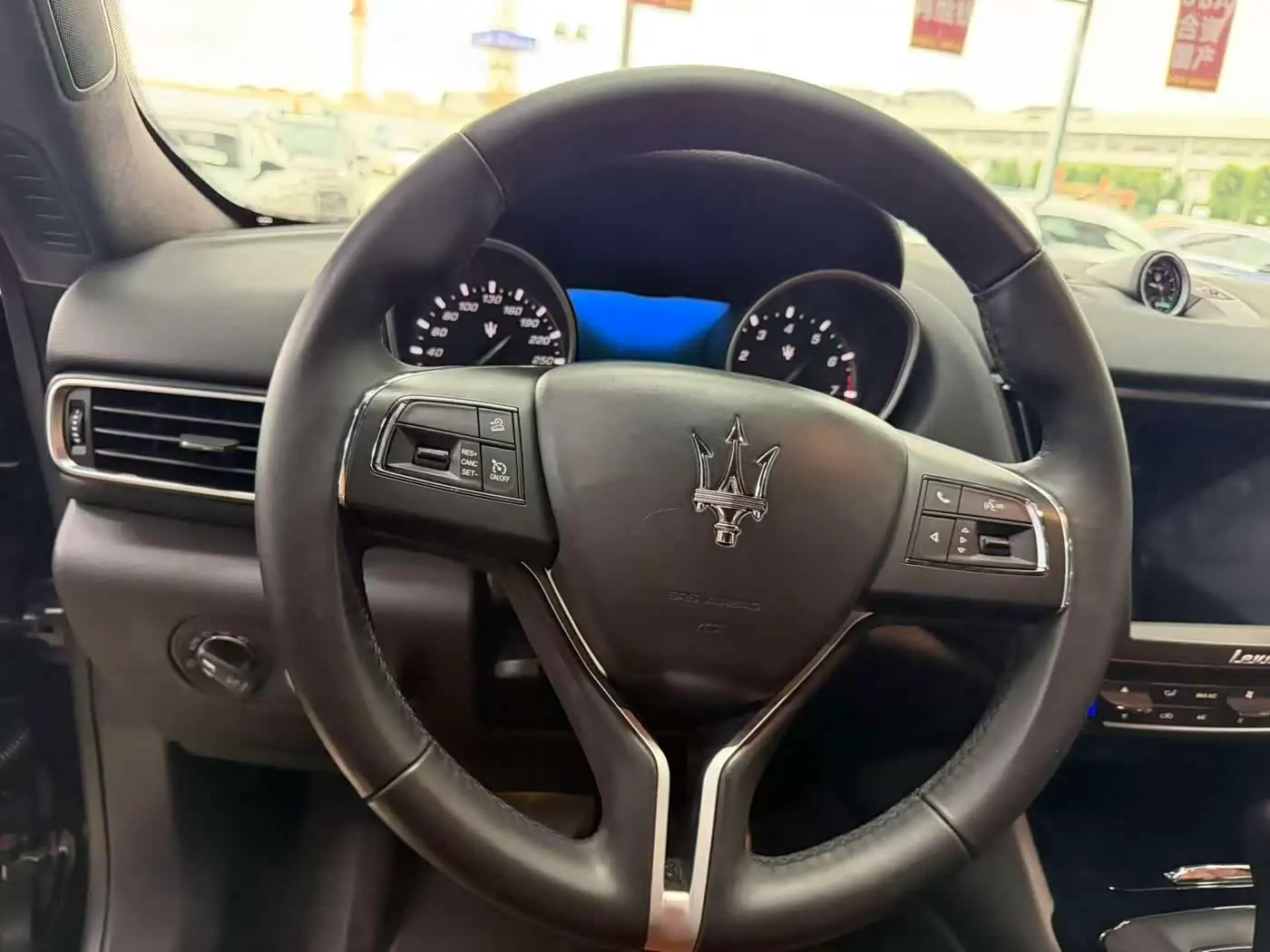 Maserati Levante 2018 — Фото 8/15