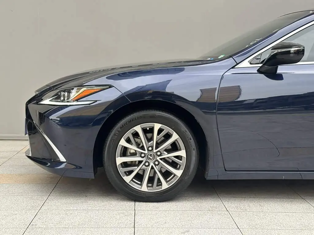 Lexus ES 2022 — Photo 5/14