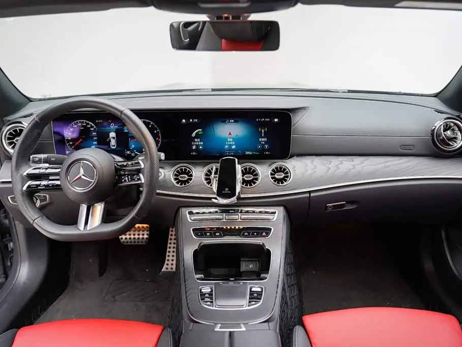 Mercedes-Benz E-Class 2023 — Photo 5/14