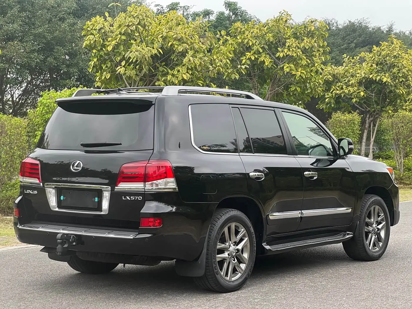 Lexus LX 2013 — Photo 7/20