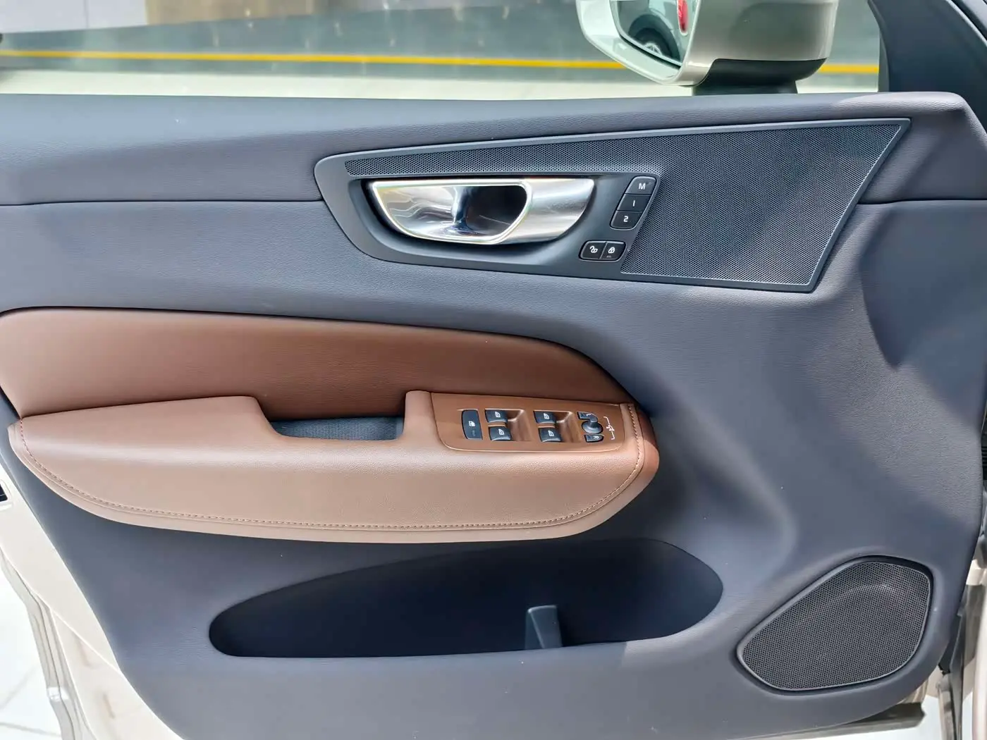 Volvo XC60 2025 — Photo 8/13