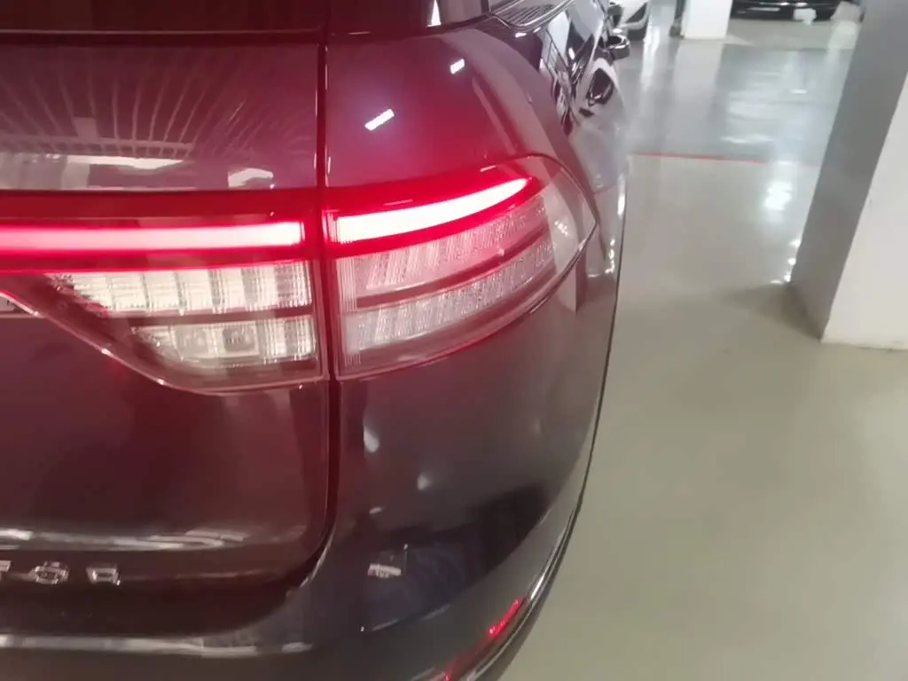 Lincoln Aviator 2021 — Photo 8/20