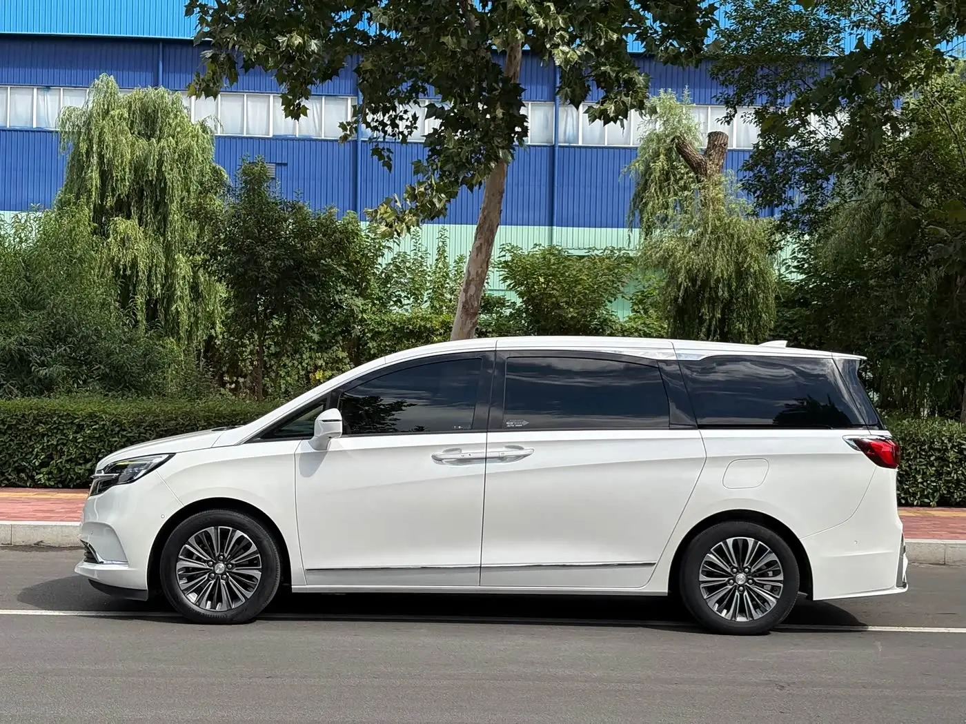 Buick GL8 2021 — ფოტო 3/12
