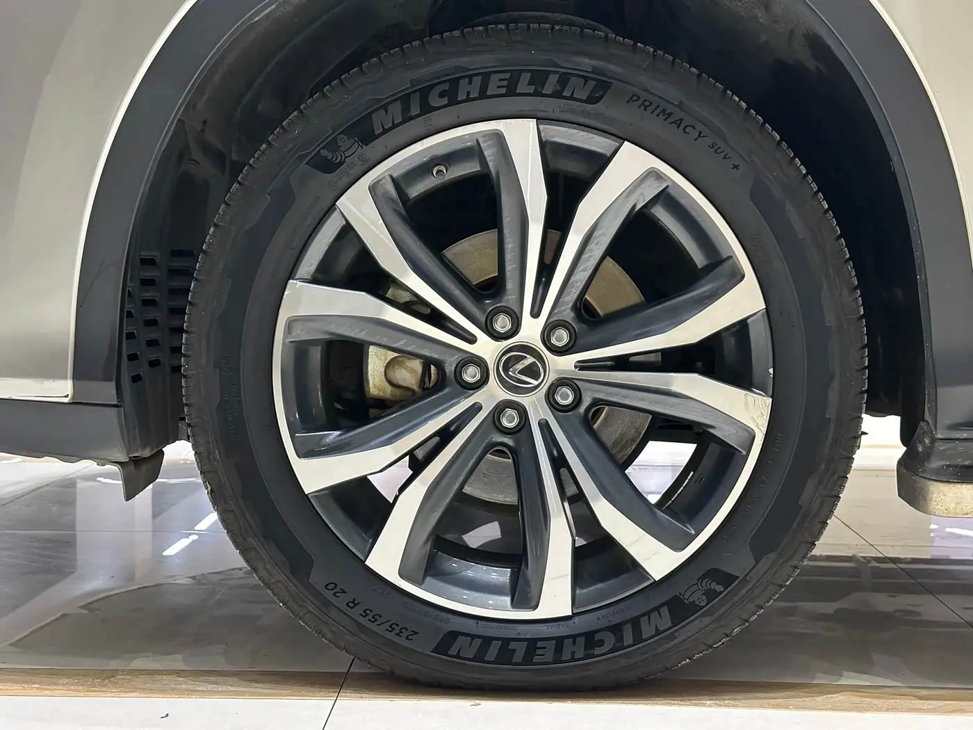 Lexus RX 2022 — Photo 10/20