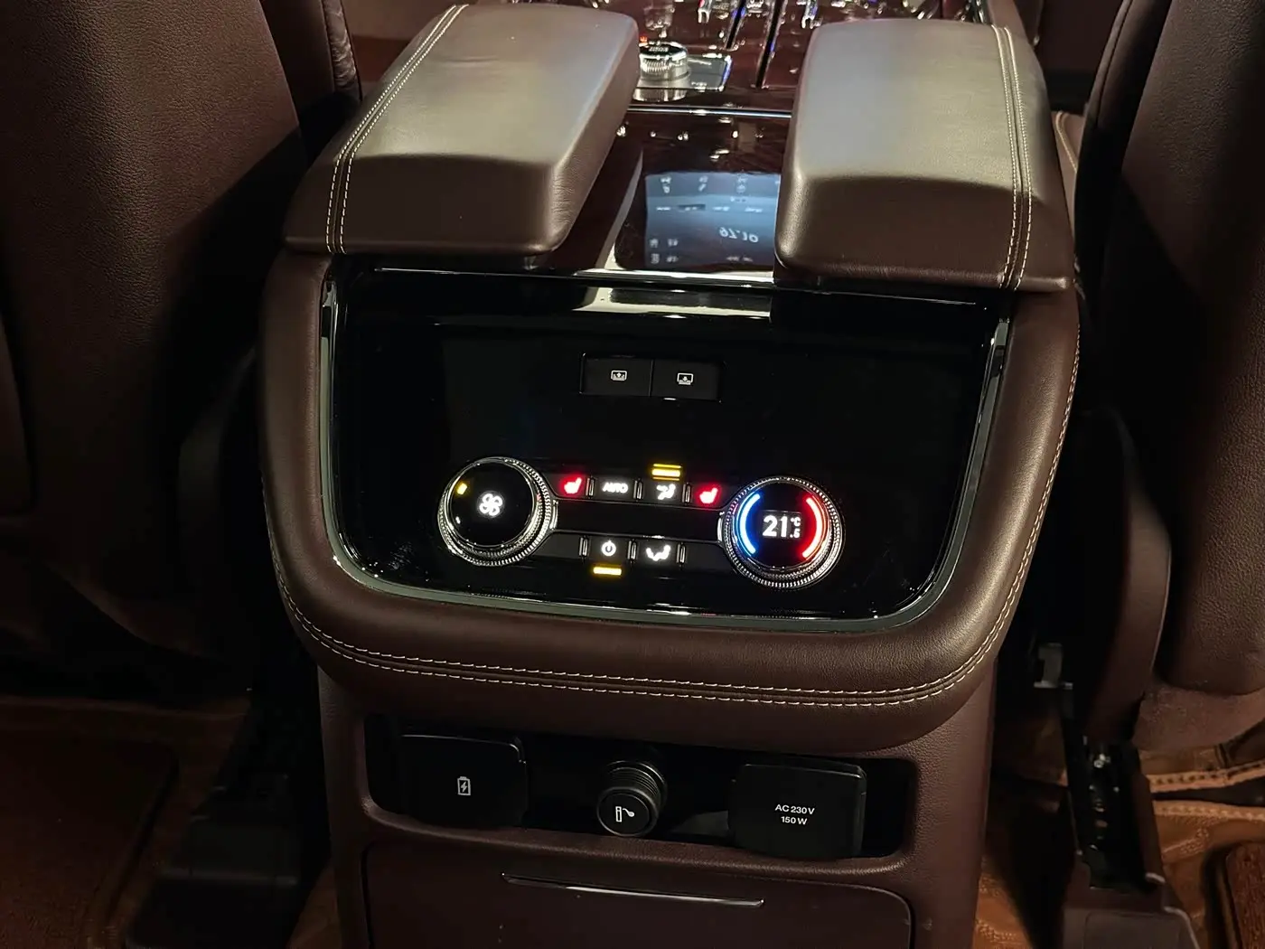 Lincoln Navigator 2021 — Şəkil 19/20