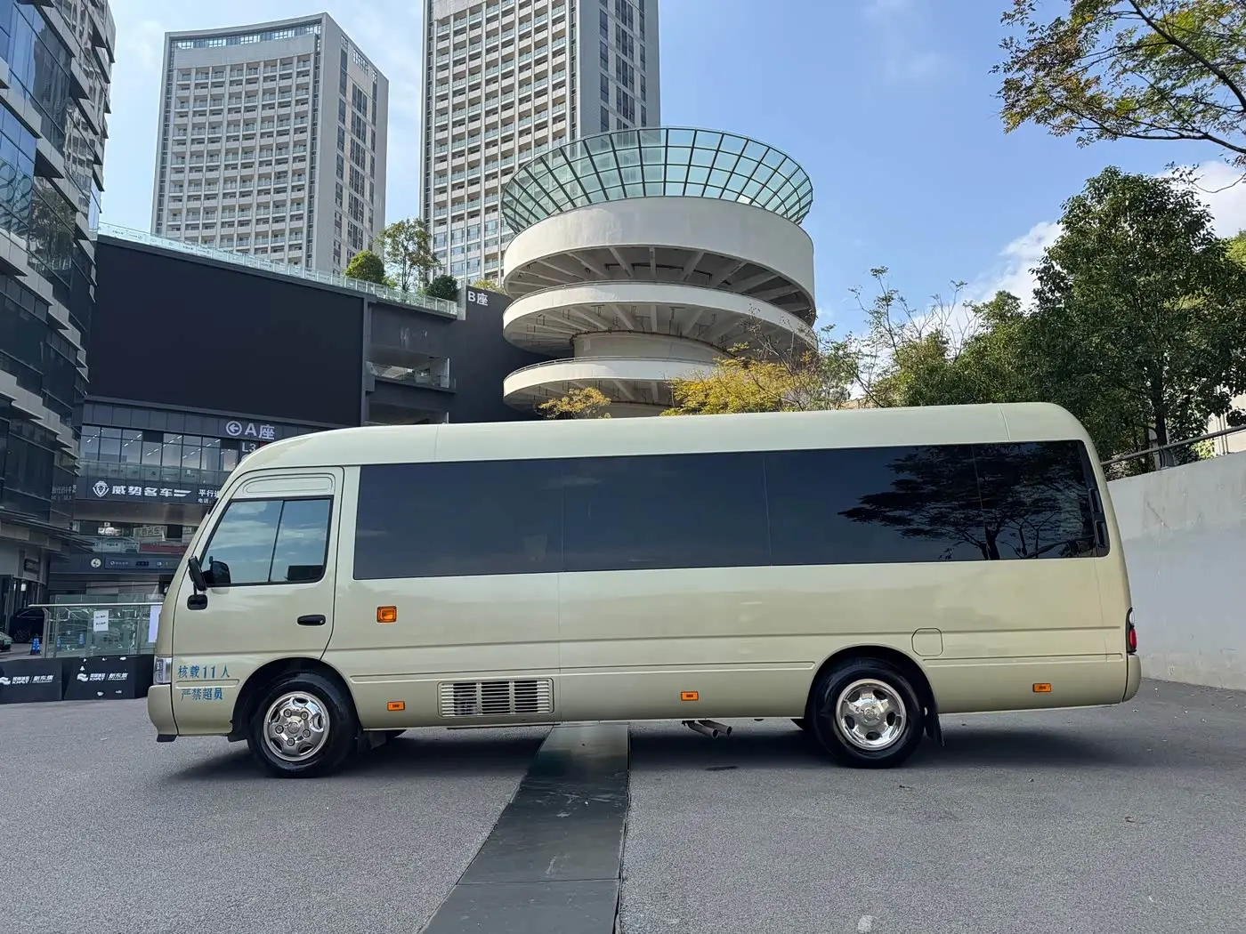 Toyota Coaster 2023 — Photo 5/20