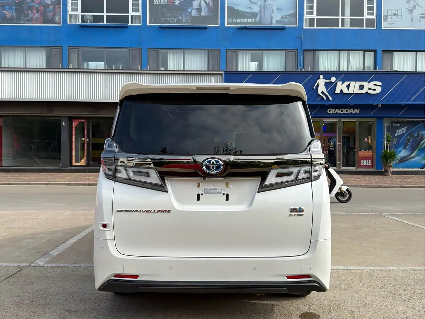 Toyota Vellfire 2023 — Photo 13/16