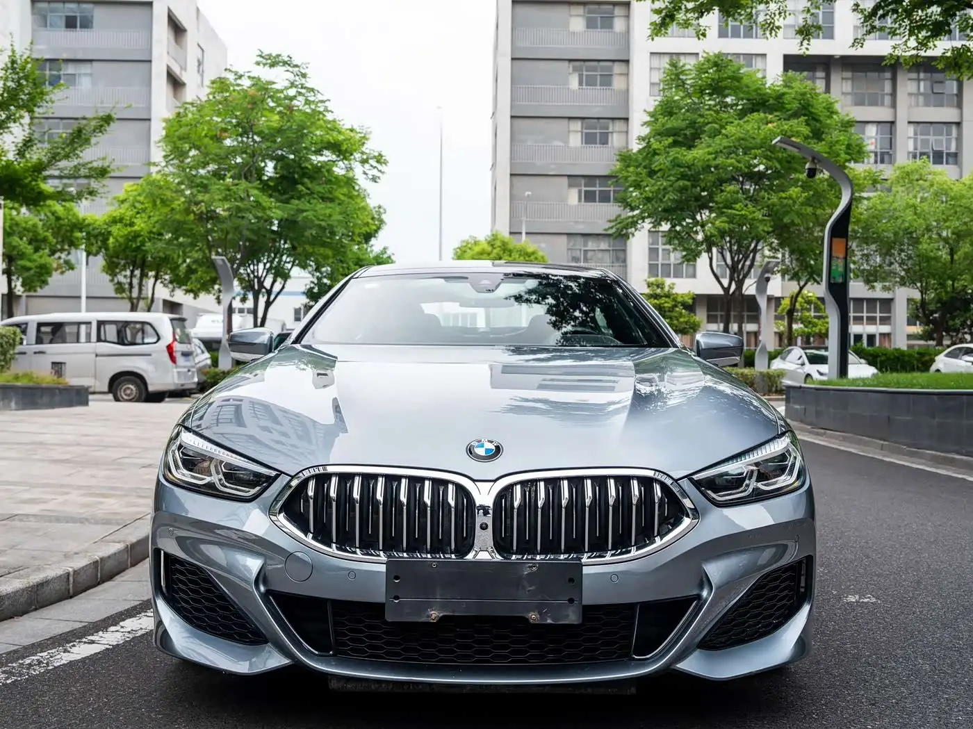 BMW 8 Series 2023 — ფოტო 2/9