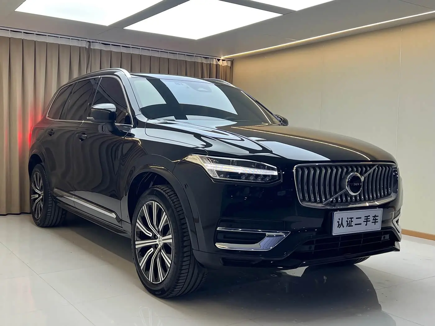 Volvo XC90 2023 — Photo 2/20