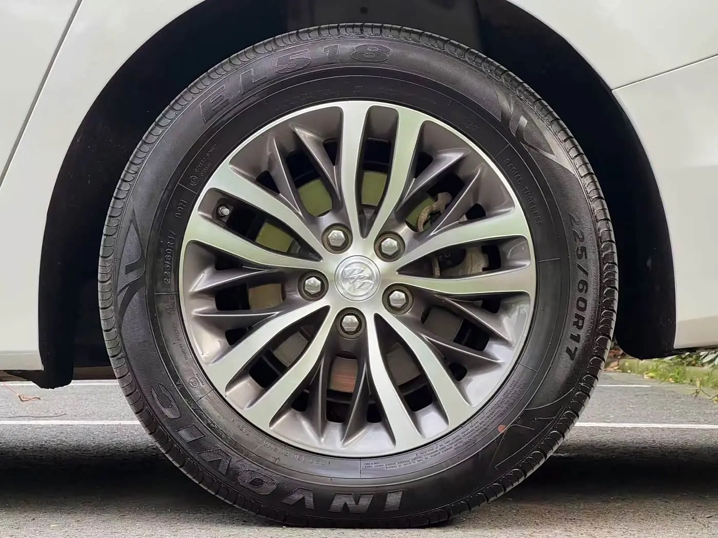 Buick GL8 2023 — Photo 10/16