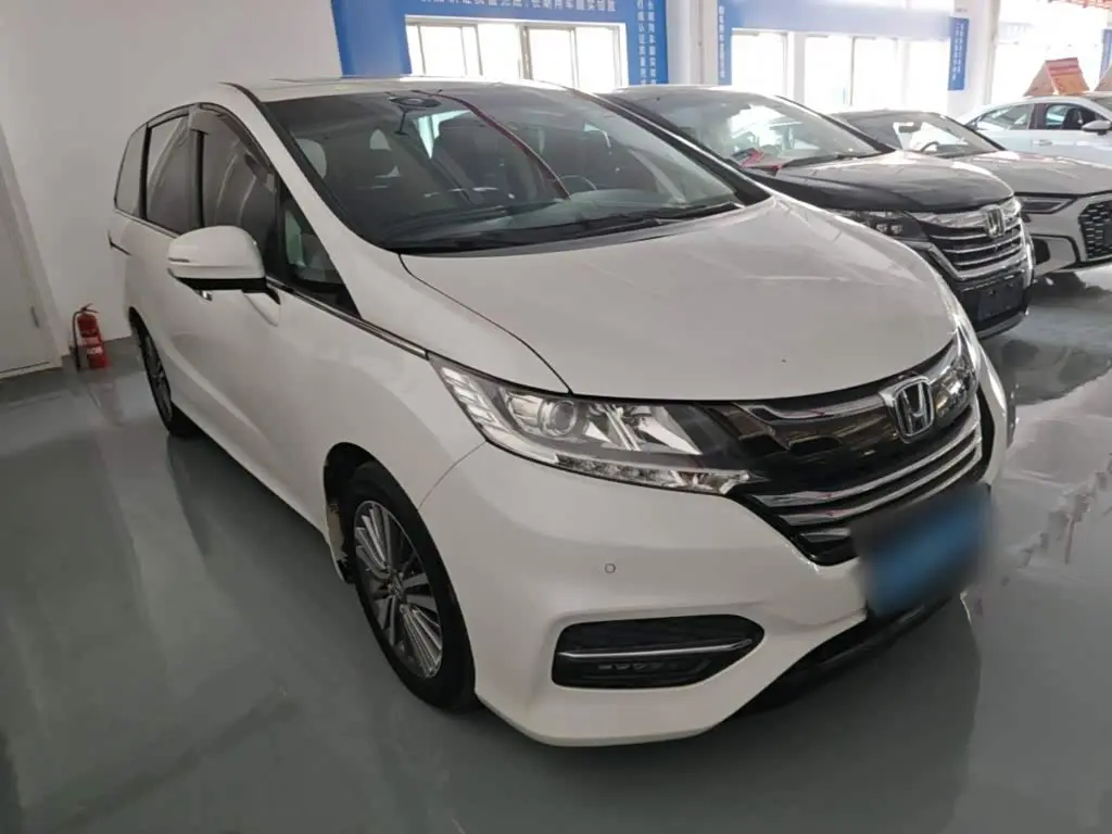 Honda Odyssey 2018 — Şəkil 10/20