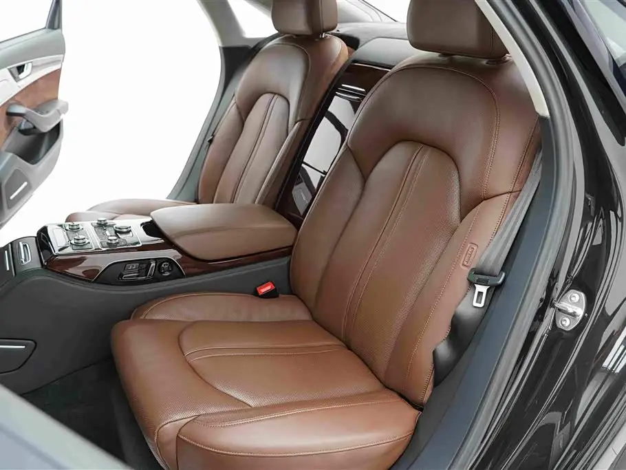 Audi A8 2013 — Photo 11/20