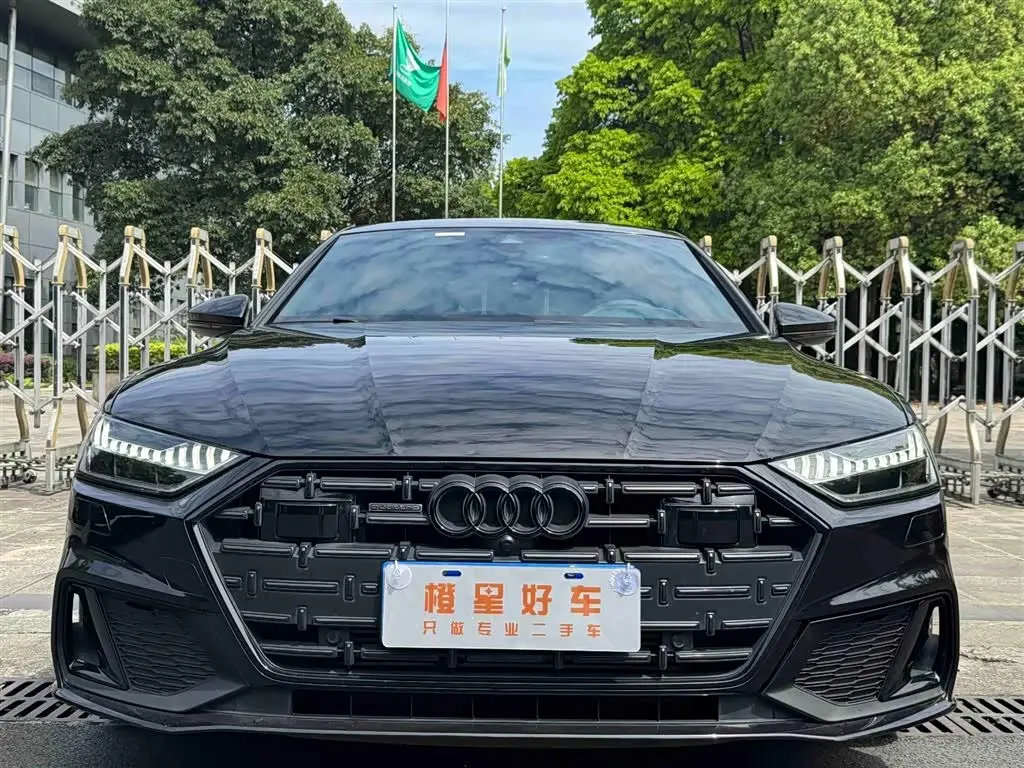 Audi A7L 2023 — Photo 2/18