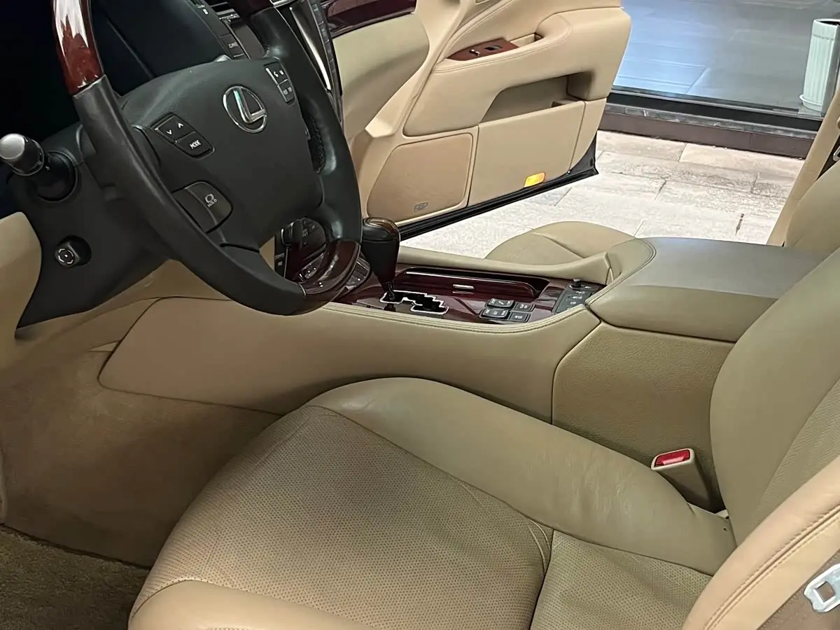 Lexus LS 2008 — Photo 11/15