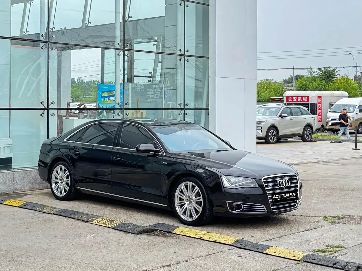 Audi A8 2011 — ფოტო 3/20