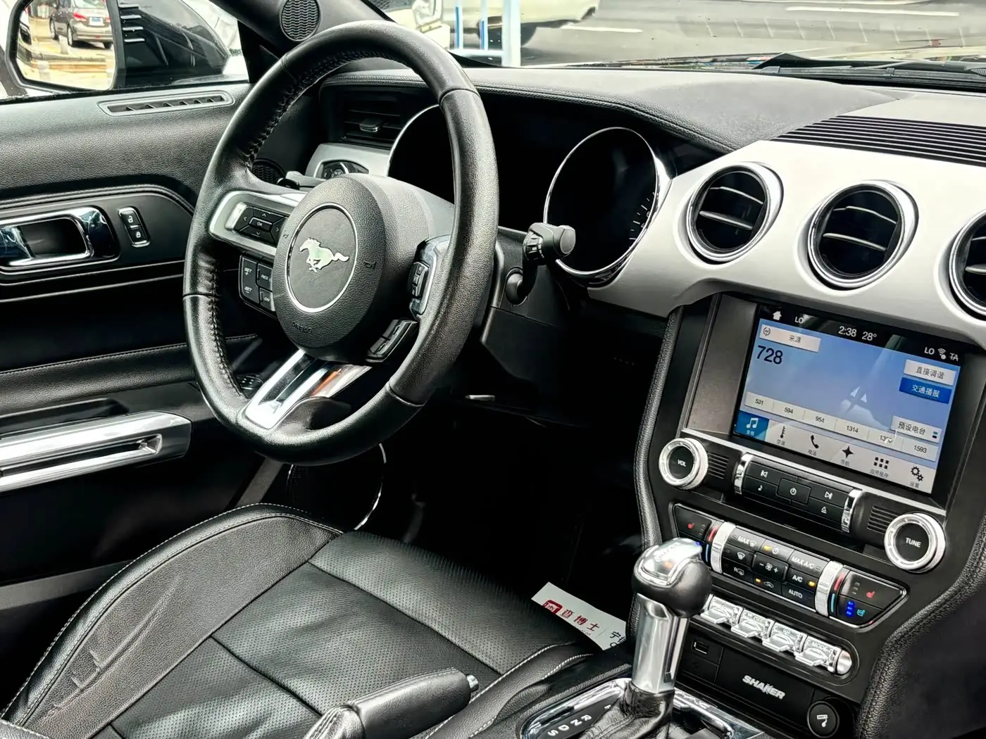 Ford Mustang 2017 — ფოტო 11/19