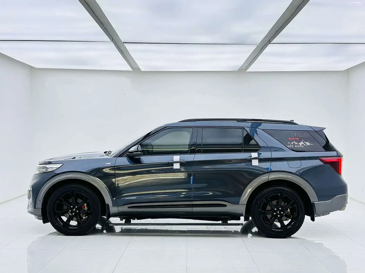 Ford Explorer 2021 — Photo 4/19