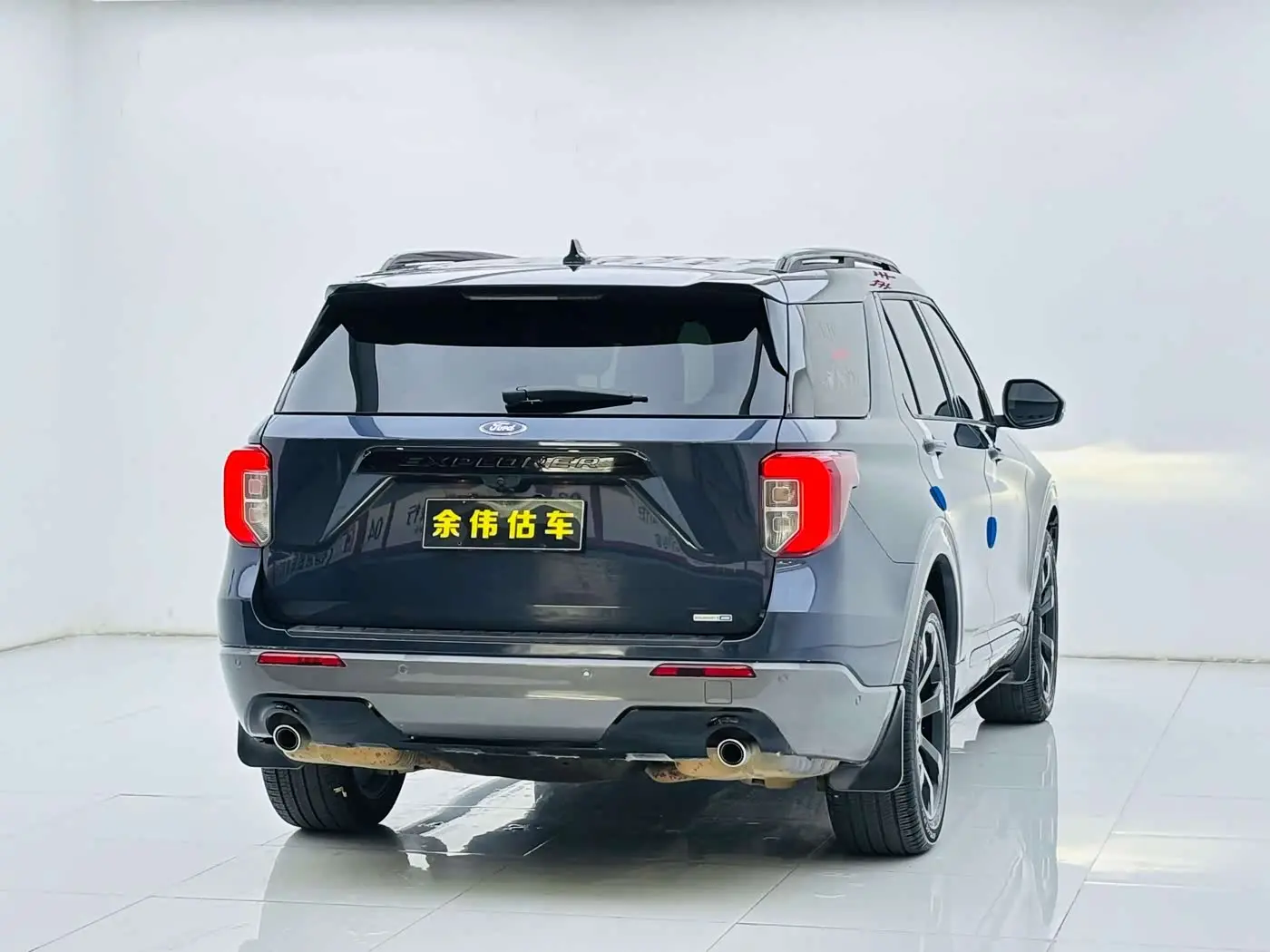 Ford Explorer 2021 — Photo 7/19