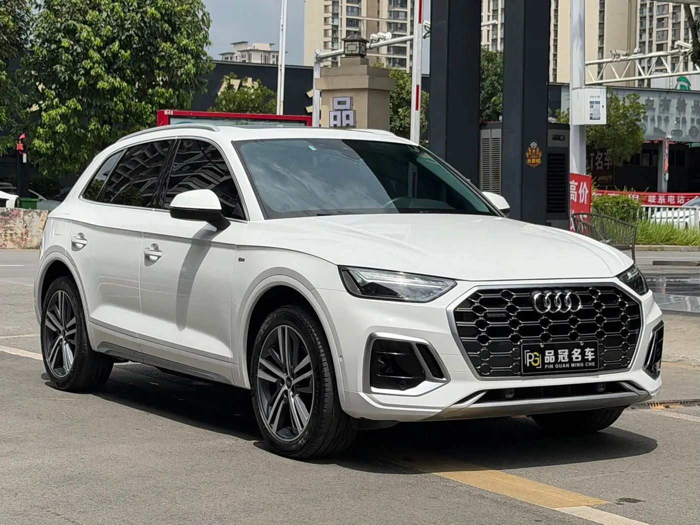 Audi Q5L 2022 — Фото 3/9