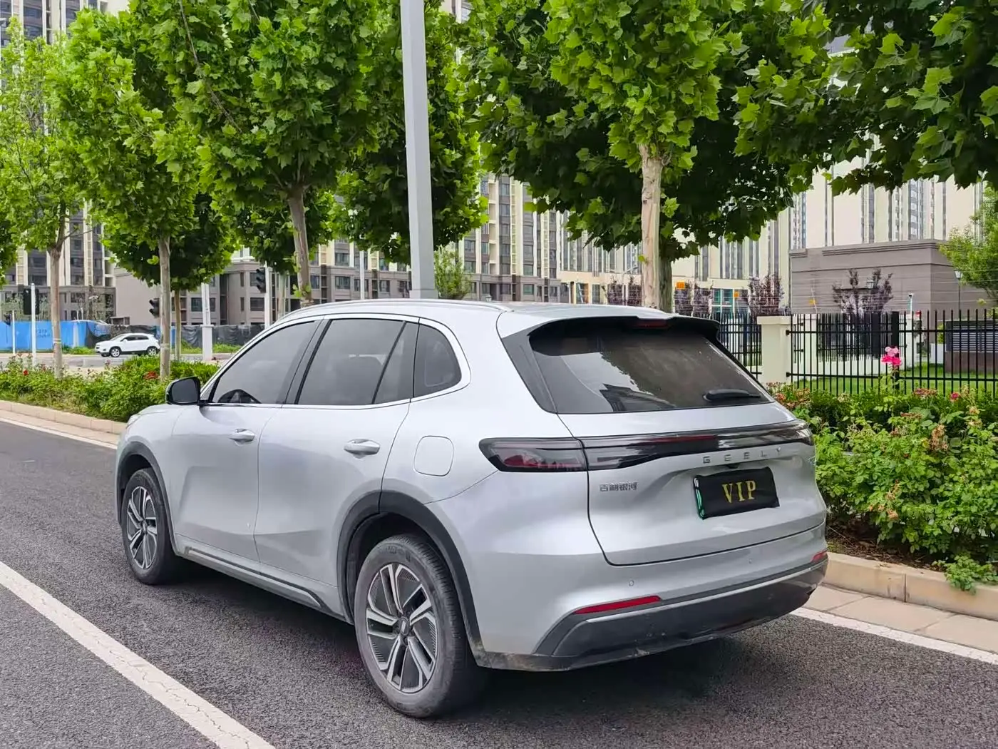 Geely Galaxy Galaxy Starship 7 EM-i 2025 — Photo 8/9