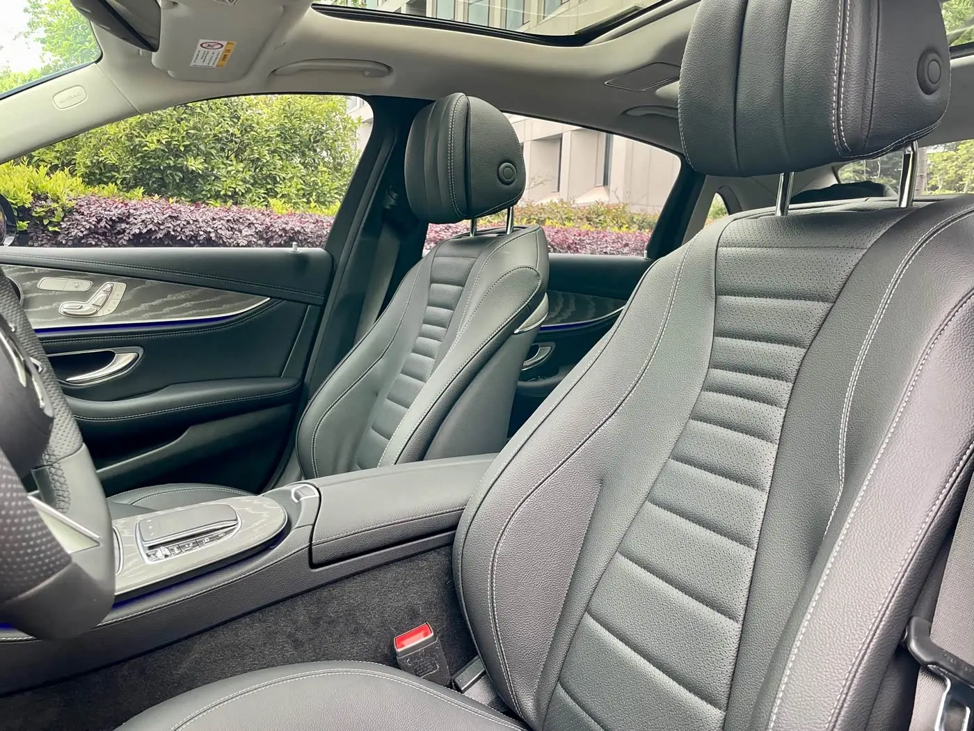 Mercedes-Benz E-Class 2023 — Фото 12/19