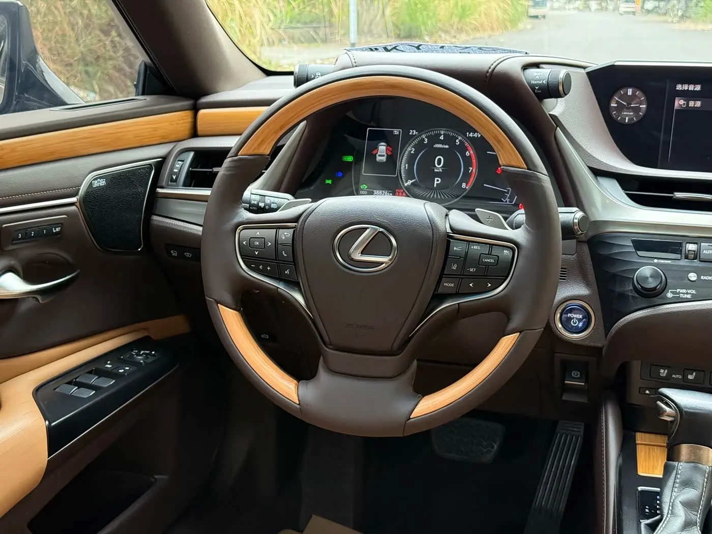 Lexus ES 2020 — Photo 15/20